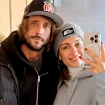 Hiba Abouk y Antonio Revilla.