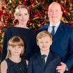 Alberto y Charlene de Mónaco con sus hijos.