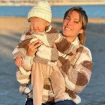 GIsela en una imagen de redes en la playa con su hijo Indiana