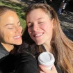 Mónica Hoyos y su hija Luna en una imagen de redes