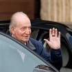 El rey emérito en una visita a España antes de entrar al coche