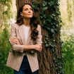 Kate Middleton en un bosque.