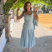Pastora Soler enseña el look que llevó, de vestido azul pastel, en la comunión de su hija Estrella
