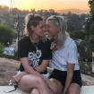 Kristen Stewart besándose con su novia.