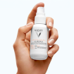 Fotoprotector con color antiedad SPF50+ ideal para playa o piscina