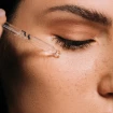 Sérum facial con vitamina C, E y ácido hialurónico para una piel más joven