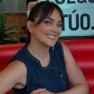 Mónica Carrillo sonriente en una entrevista de radio