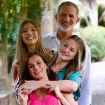 Felipe VI, Letizia, Leonor y Sofía posando juntos.