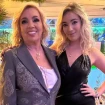 Carmen Borrego junto a su hija, Carmen Almoguera.
