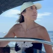 Paz Padilla en una imagen en un barco con bañador y gorra