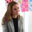 Kate Middleton durante su visita a la fábrila textil Sudbury Silk Mills.