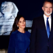 Felipe y Letizia posando junto a la Gran Esfinge de Giza.