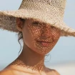 Protector solar en polvo mineral con brocha SPF 50 – Fija, matifica y protege
