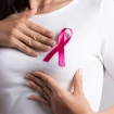 El lazo rosa es el símbolo que sensibiliza sobre el cáncer de mama.