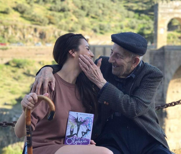 Almudena Cid siempre ha presumido de gran complicidad con su abuelo Fernando (@almudenacid)