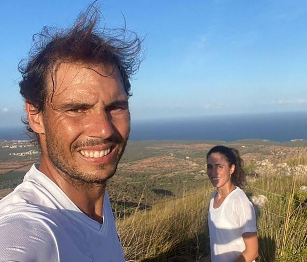 Rafa y su esposa, Mery, dando un paseo por la isla.