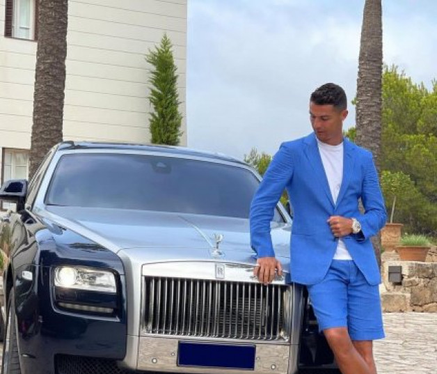 Cristiano Ronaldo añade su nuevo coche a otros de lujo que ya posee, como el de la foto.