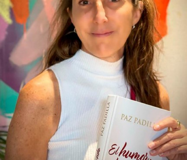 Paz, que fue despedida de manera fulminante de Telecinco en enero, con su libro.
