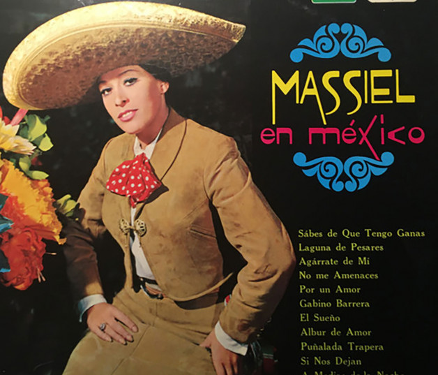 uno de sus discos de rancheras.