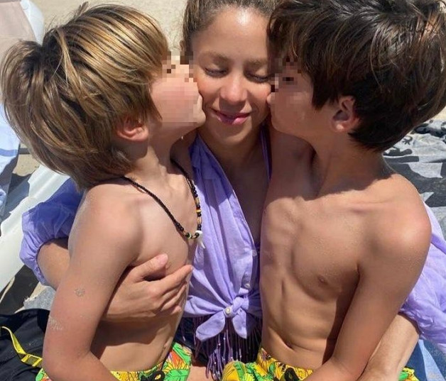 Shakira junto a sus dos hijos, Sasha y Milán (@shakira)