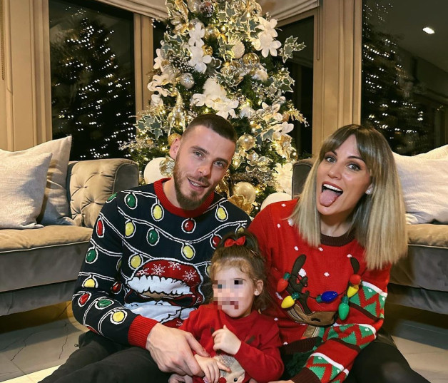 Edurne y David de Gea posando con Yanay en Nochebuena (@edurnity)