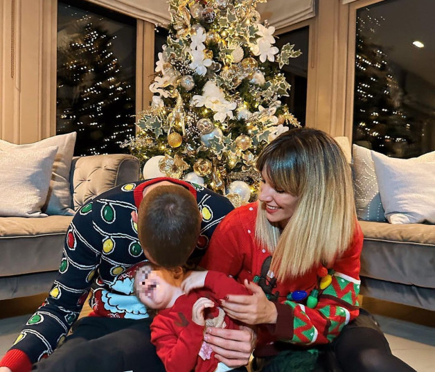 Edurne y David de Gea posando con Yanay en Nochebuena (@edurnity)