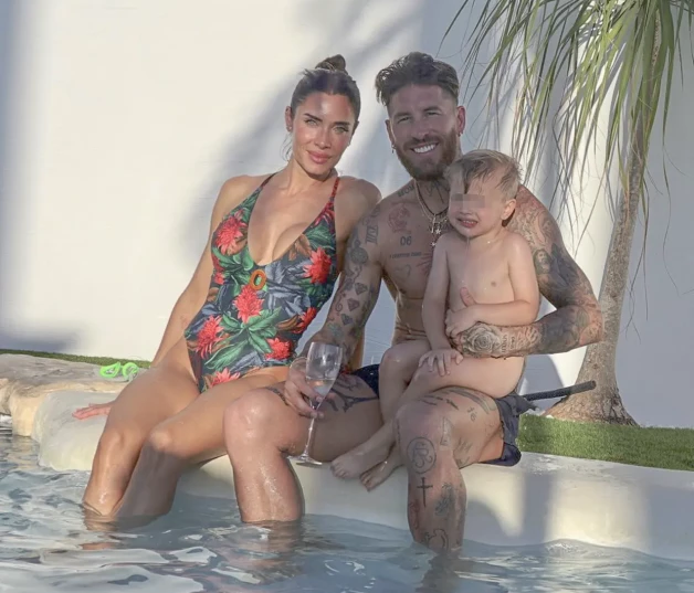 Pilar Rubio y Sergio Ramos con su hijo.