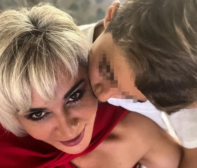 Ana María Aldón en una imagen con su hijo José María.