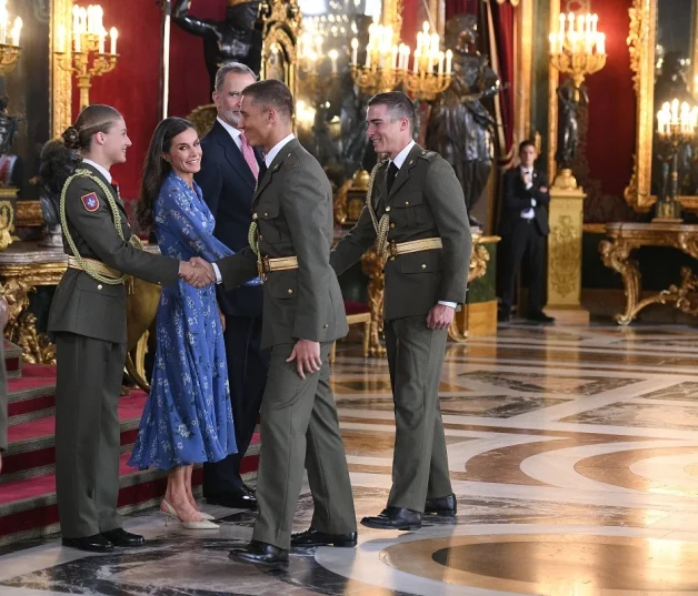 La princesa Leonor, con su compañero en el besamanos del 12 de octubre.