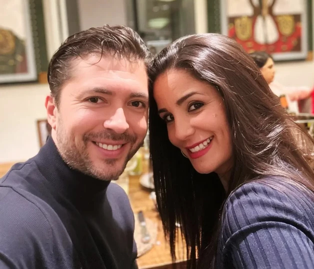 Días después de la entrevista, Ángel publicó esta foto con su novia, donde se les ve felices y ajenos a la polémica.
