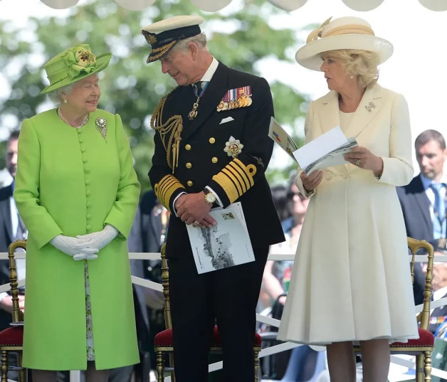 Isabel, Carlos y Camilla.