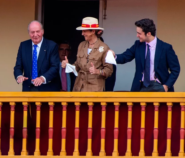 El rey Juan Carlos con la infanta Elena y Froilán.