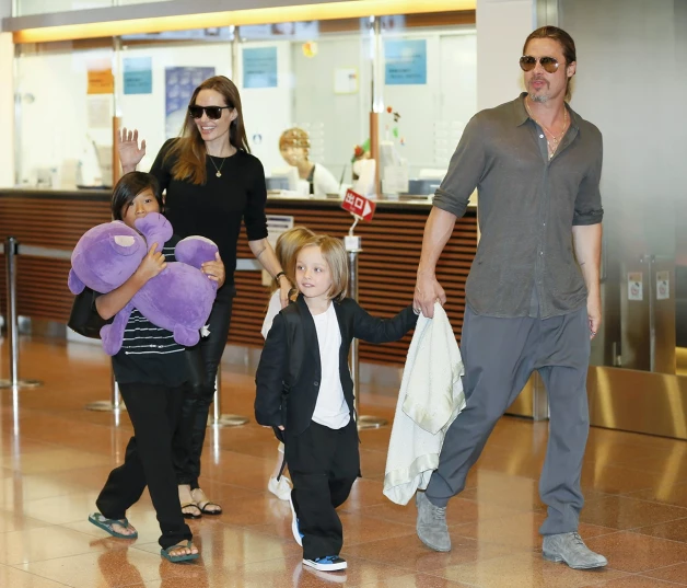 Angelina y Brad con shiloh