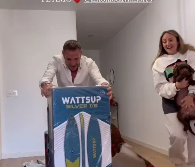 Antonio David, celebrando su cumpleaños con sus 3 hijos.