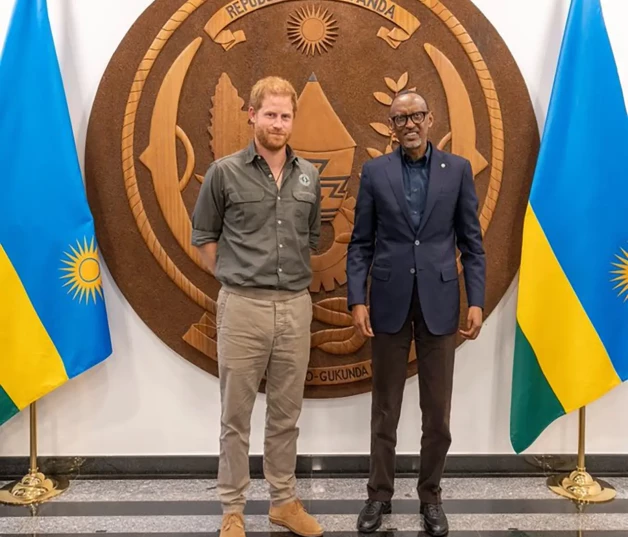 El príncipe Harry con el presidente de Ruanda.