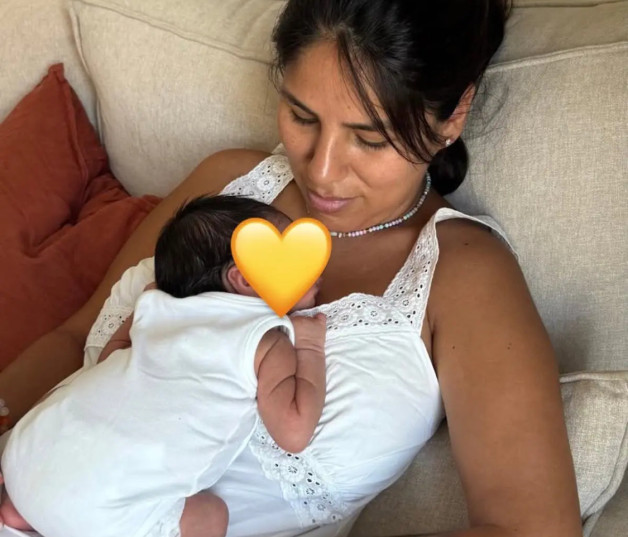 Isa Pantoja con su bebé