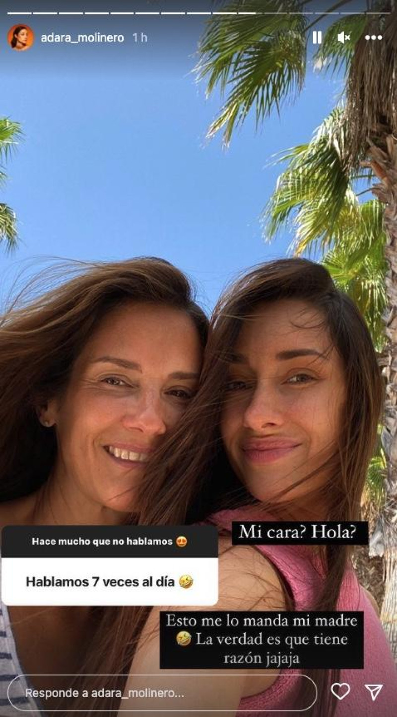 Adara Molinero y su madre Elena hacen una demostración de unión