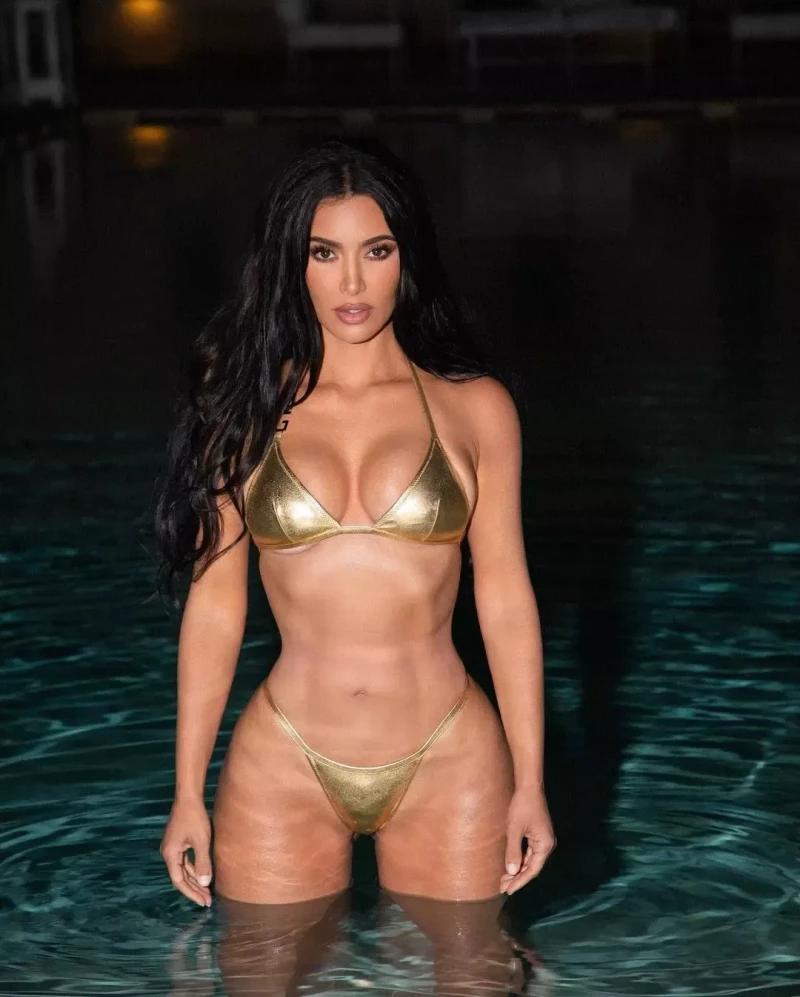 Kim Kardashian cuadriplica el valor de su empresa de fajas