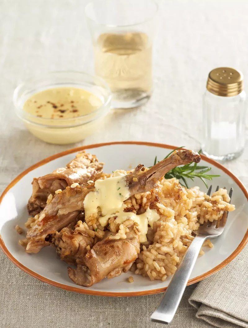Arroz con conejo con alioli de romero