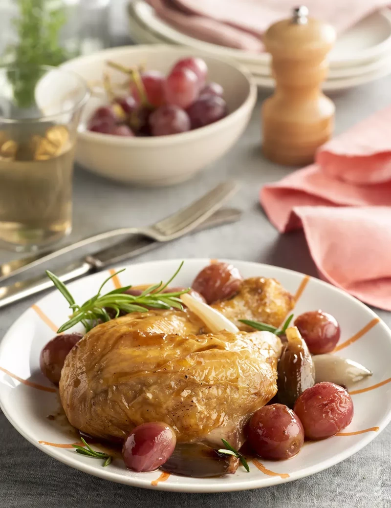 Pollo asado con uvas