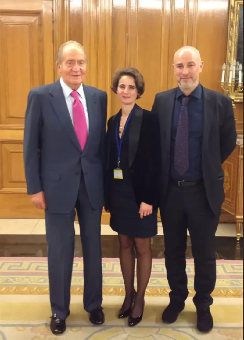 Juan Carlos I y Laurence Debray posando juntos