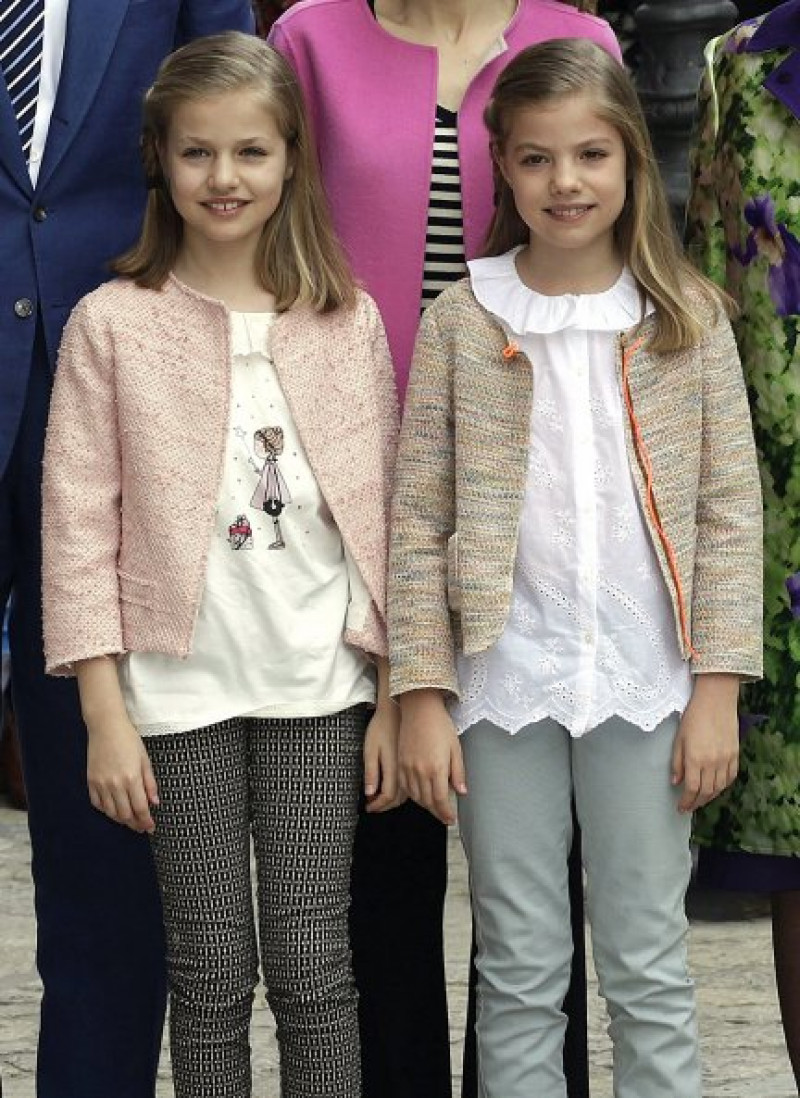 Leonor, de 10 años, y Sofía, de 9, están igual de altas.