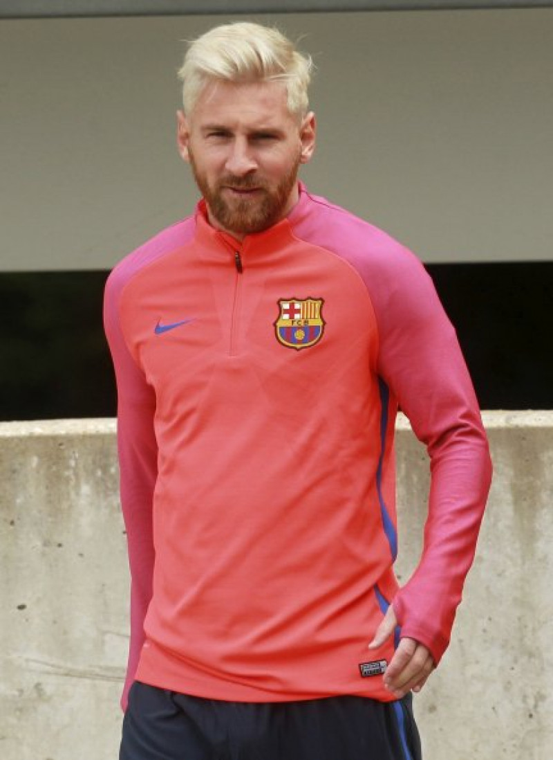 El jugador, en un entrenamiento, con su nuevo «look».