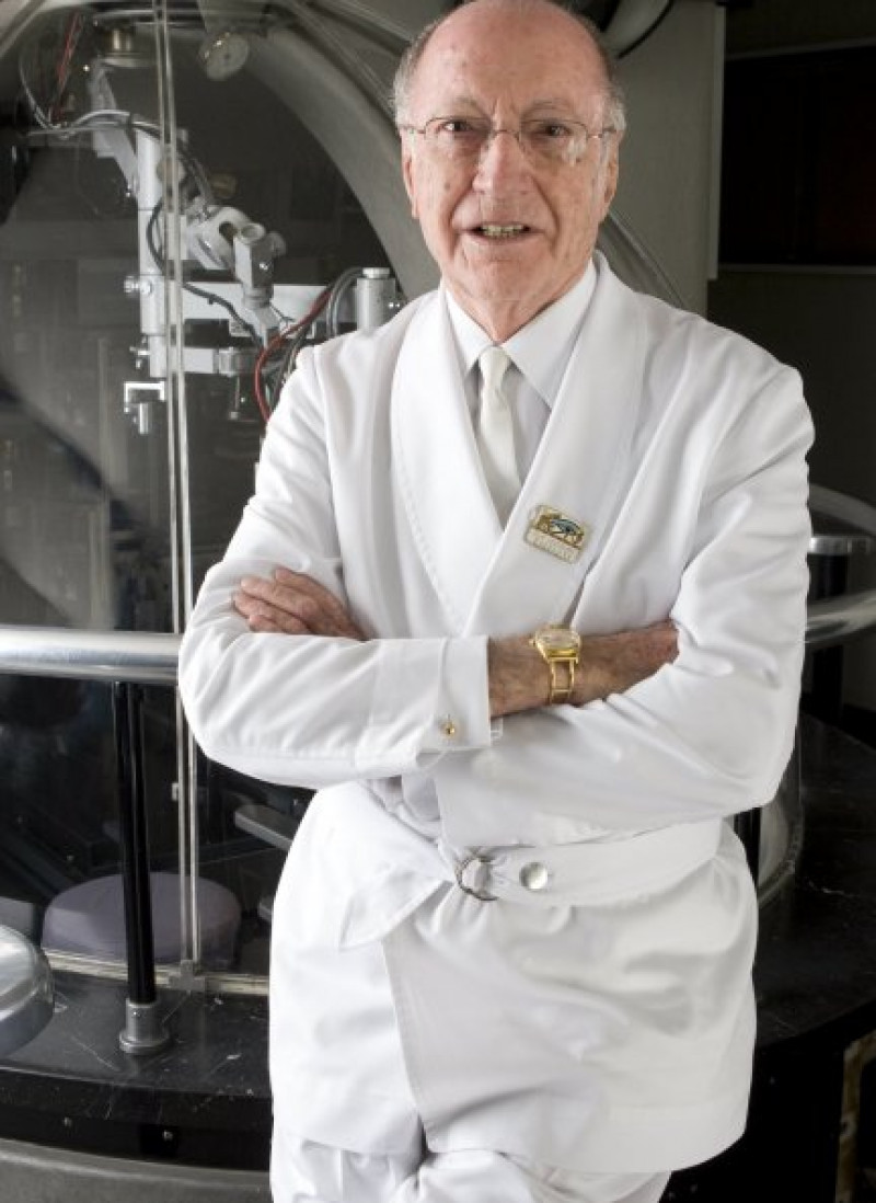 Siempre vestido de blanco, Barraquer atendía con mimo a todos sus pacientes, fueran ricos y famosos o gente humilde.