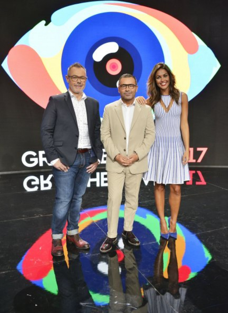 Jorge Javier, con Jordi González, que presentará el debate de los domingos, y Lara Álvarez, encargada de informar sobre la última hora de los concursantes.