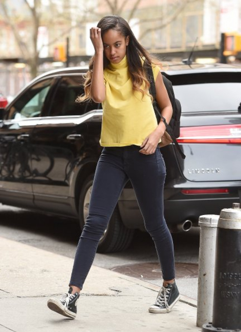 Malia, que este año empezará sus estudios en Harvard, está viviendo en Nueva York.