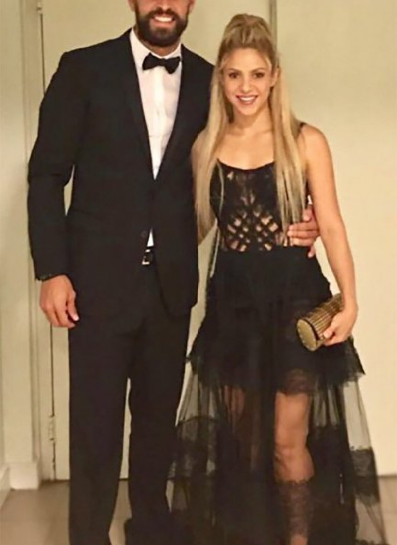 Gerard Piqué y Shakira no se perdieron la boda de sus amigos, pero no quisieron eclipsarlos e intentaron pasar desapercibidos.