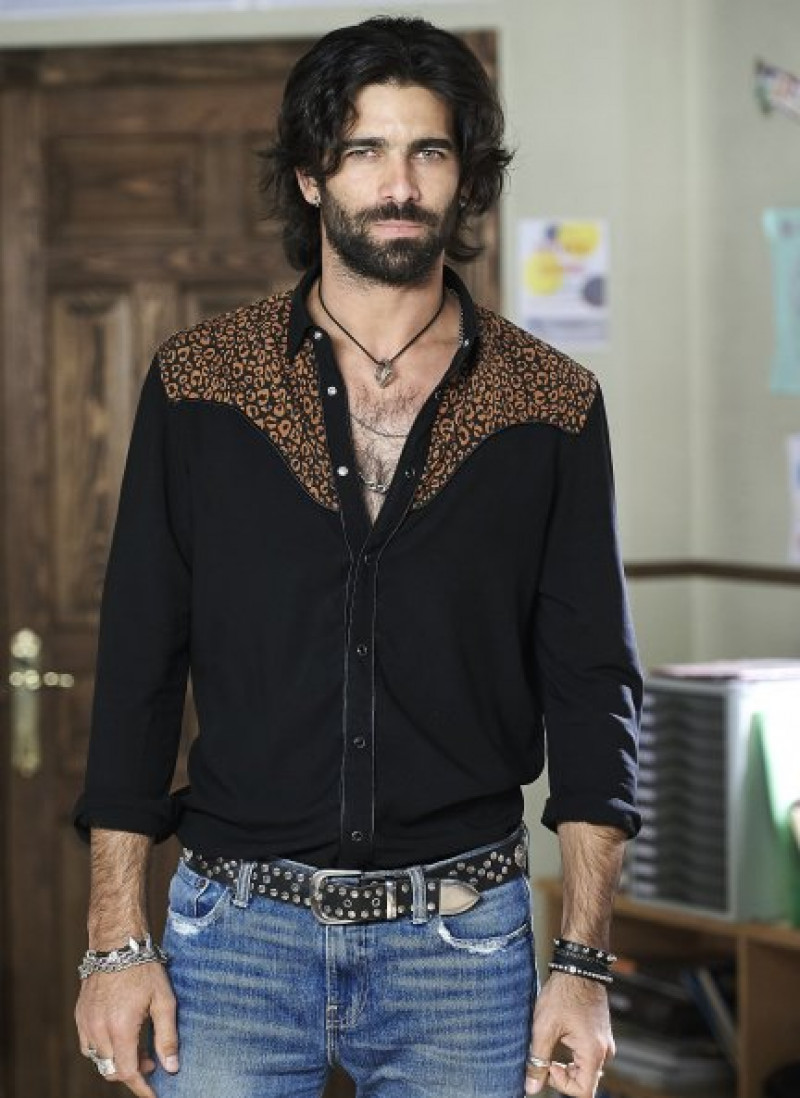 Rubén caracterizado como Tomy, su personaje en «Ella es tu padre».
