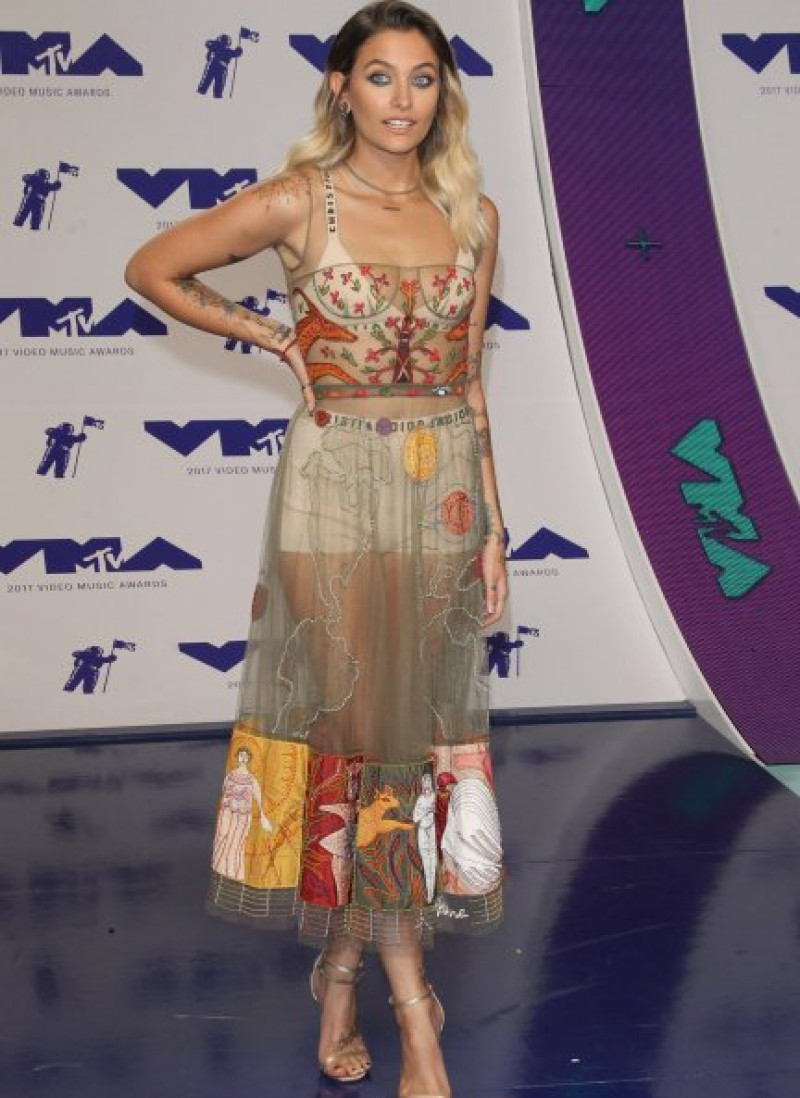 Paris Jackson con un vestido semitransparente de Dior.