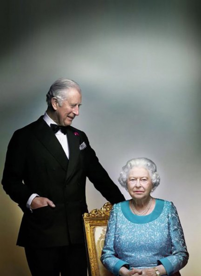 Isabel II y su hijo, Carlos de Inglaterra, aparecen en los papeles del paraíso. 
